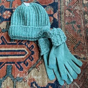 Women’s hat + gloves